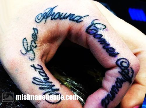 tatuajes en la mano